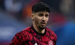 Altay Bayındır ilk maçında, Manchester United'a tur atlattı