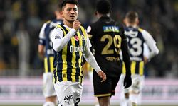Fenerbahçe tribünleri maçta 'Yönetim istifa' tezahüratları yaptı