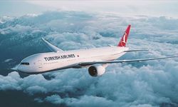Türk Hava Yolları uçağına yıldırım isabet etti