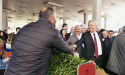 ABB Başkanı Mansur Yavaş, Esat Pazar Yeri'ni ziyaret etti
