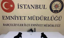 Bahçelievler'de suç örgütü üyelerinin tekel bayisindeki silahlı saldırısı güvenlik kamerasında