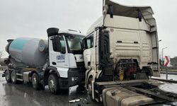 Edirne'de beton mikseri ile ters yöne giren tırın çarpıştığı kazada 2 kişi yaralandı