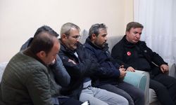 Erzincan Valisi Aydoğdu toprak altında kalan işçilerin ailelerini ziyaret etti