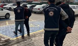 Erzincan'da yakalanan 2 göçmen kaçakçısı tutuklandı