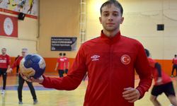 Genç hentbolcu Efe Karapınar, milli takımda şampiyonluklar yaşamak istiyor: