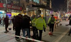 Kadıköy'de torununu kurtarmak isterken tramvayın altında kalan kadın hayatını kaybetti