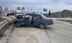 Kastamonu'da servis minibüsü ile otomobilin çarpıştığı kazada 6 kişi yaralandı