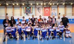 Nevşehir'de düzenlenen Okul Sporları Küçükler Voleybol Grup Müsabakaları tamamlandı