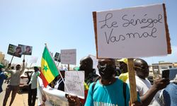 Senegal'de seçimin ertelenmesini protesto için sembolik oy sandığı kuruldu