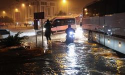 Antalya'da yağışlar eğitimi de olumsuz etkiledi: Okullar tatil edildi