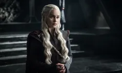 Game of Thrones'un "Daenerys Targaryen" i Emilia Clarke, imparatorluk nişanı aldı