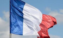 Fransa'da hükümetin kabine düzenlemesi eleştirilerin hedefi oldu