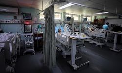 Gazze'deki Sağlık Bakanlığı: İsrail ordusu, Nasır Hastanesi'nde 10 binden fazla kişinin hayatını tehlikeye atıyor