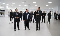 AK Parti Eskişehir Büyükşehir Belediye Başkan adayı Hatipoğlu, EOSB'de faaliyet gösteren fabrikaları ziyaret etti