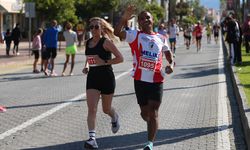 Alanya Atatürk Yarı Maratonu ve Halk Koşusu yapıldı