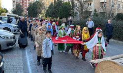 Başakşehir'de ilkokul öğrencileri "İstiklal" yürüyüşü düzenledi