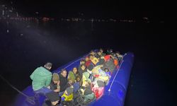 Çanakkale açıklarındaki lastik botta 31 düzensiz göçmen yakalandı
