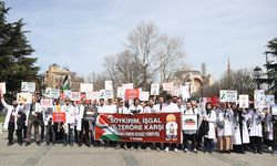 Fatih'te hekimler ve sağlık çalışanları, İsrail zulmüne karşı sessiz yürüyüş yaptı