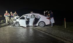 Gaziantep'te iki otomobilin çarpıştığı kazada 2 kişi öldü, 5 kişi yaralandı