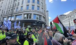 İngiltere'de yüzbinlerce kişi Gazze'de ateşkes çağrısıyla 11'inci kez ulusal yürüyüş düzenledi