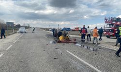 Isparta'da otomobil ve traktörün çarpıştığı kazada 4 kişi yaralandı