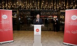 İstanbul Müftülüğünün "Dünya Yetimler Günü" iftar programında çocuklara hediye verildi