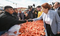 İYİ Parti Genel Başkanı Akşener, Sincan'da pazar yerini ziyaret etti