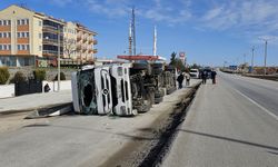 Kulu'da devrilen tırın sürücüsü yaralandı