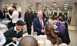 Milletvekili Akar ve Başkan Büyükkılıç, öğrencilerle iftar yaptı