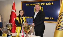 MKE Ankaragücü Kulübü Başkanı Fırat, şampiyon kadın voleybol takımını ağırladı