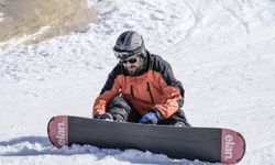 Palandöken ve Sarıkamış'ta martın son haftasında kayak keyfi sürülüyor