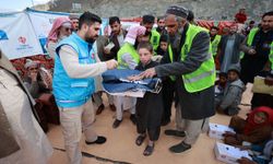 Türkiye Diyanet Vakfı, Pakistan'da çocuklara kıyafet ve ayakkabı hediye etti