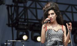 Amy Winehouse'un bale ayakkabıları 17 bin 500 sterline satılacak