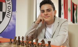 Satranç alanında 'Türkiye'nin en genç büyük ustası' Ediz Gürel oldu