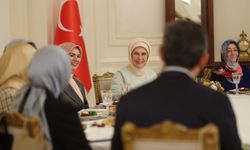 Emine Erdoğan'dan koruyucu ailelere yönelik paylaşım: İnsanın kendisine verebileceği en büyük armağan