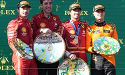 Carlos Sainz, F1 Avustralya Grand Prix'de lider oldu