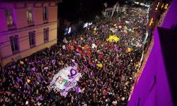 Feminist Gece Yürüyüşü öncesi Taksim yaya geçişine kapatıldı