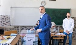 Dışişleri Bakanı Fidan Ankara'da oy kullandı