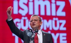 CHP Genel Başkanı Özel: AKP İzmir'de afişlerinde ampulü gizliyor