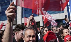 ABB Başkanı Yavaş, Büyükşehir Belediyesi önünde halka hitap etti: