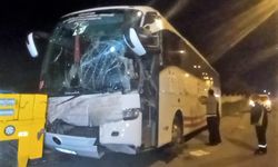 Aksaray'da tırla çarpışan otobüsteki 3 kişi yaralandı