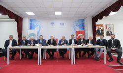 Başkan Büyükkılıç, Pınarbaşı'nda muhtarlarla toplantı yaptı
