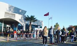 Bayram tatilinde Ayvalık'tan Midilli Adası'na geçişlerde kapıda vize yoğunluğu yaşanıyor