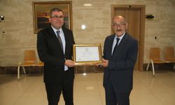 Beyşehir Belediye Başkanlığına seçilen Adil Bayındır mazbatasını aldı