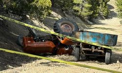 Burdur'da devrilen traktörün altında kalan 1 kişi öldü, 2 kişi yaralandı