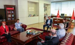 CHP Genel Başkanı Özel, KESK Eş Genel Başkanı Koçak'ı kabul etti