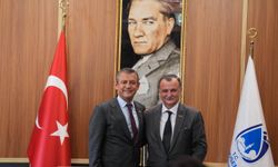 CHP Genel Başkanı Özel, Manisa'da belediyeleri ziyaret etti: