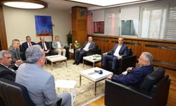 CHP heyetinden Büyükşehir Belediye Başkanı Büyükkılıç'a hayırlı olsun ziyareti