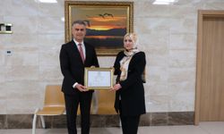 Derebucak Belediye Başkanı Ahmet Kısa mazbatasını aldı