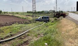 Diyarbakır'da elektrik direğine çarpan hafif ticari araçtaki 3 kişi yaralandı